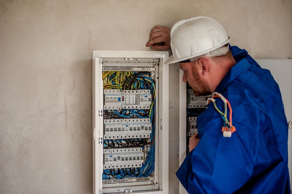 Choisir un professionnel pour son installation électrique