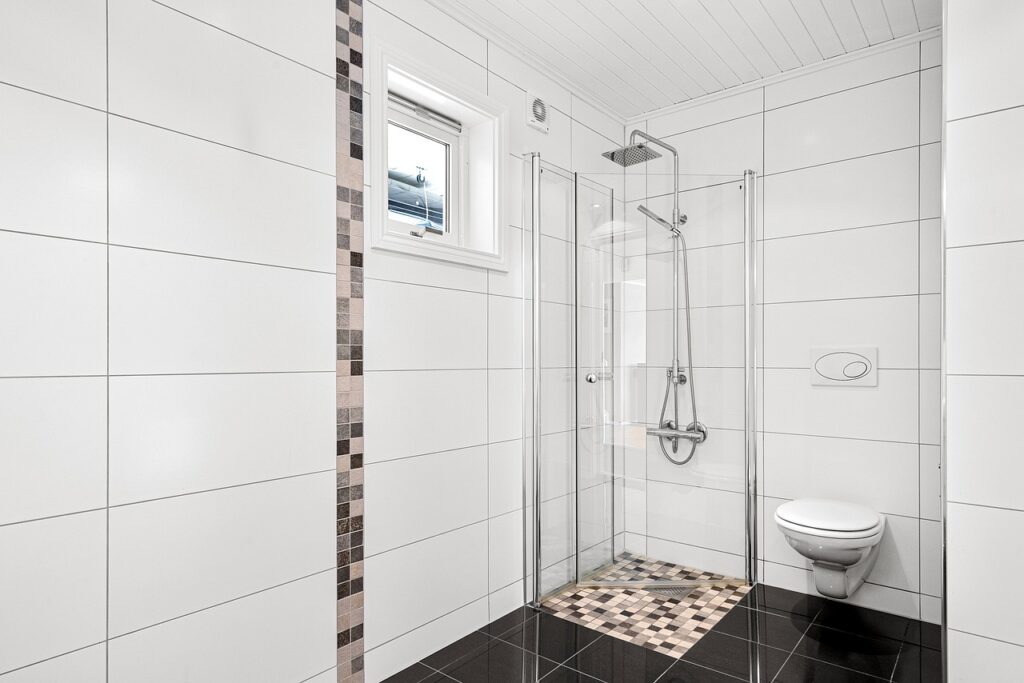 Douche étincelante : 3 conseils d’entretien pour un espace impeccable